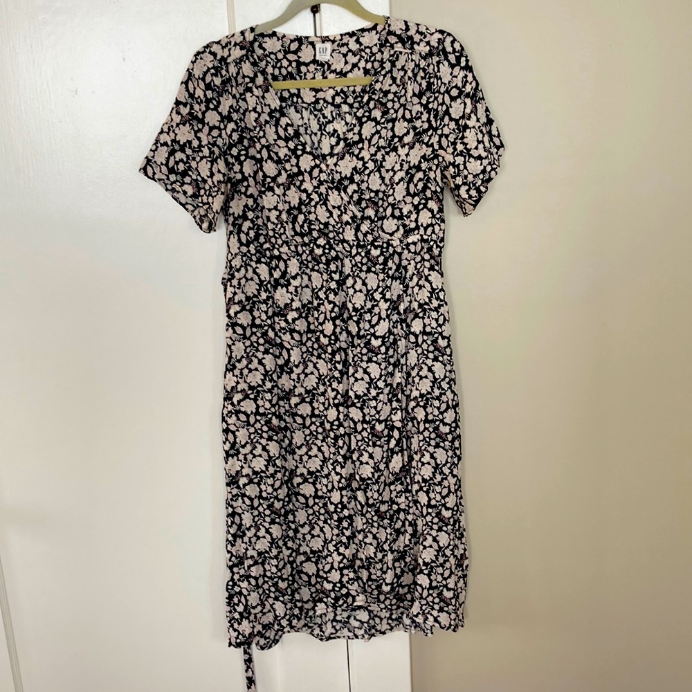 Gap maternity dress size M